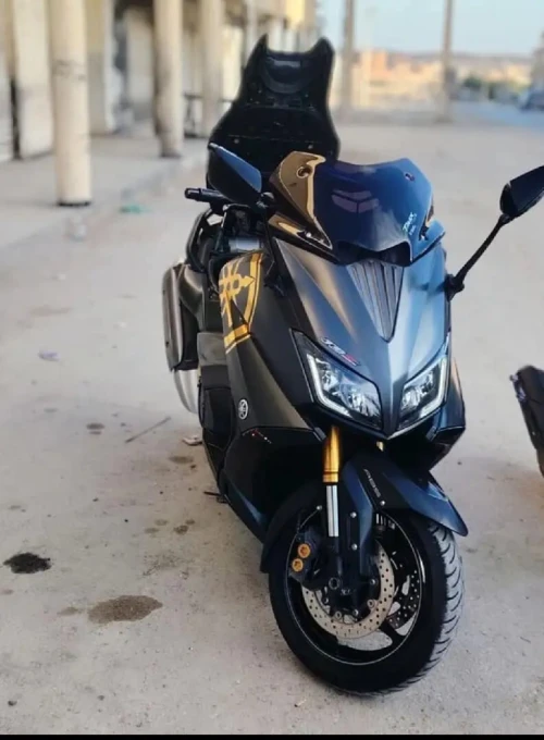 يماها Tmax 2017