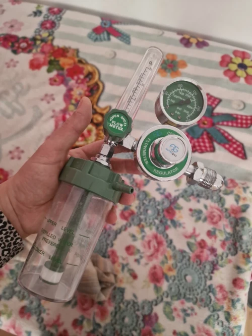 Débitmètre régulateur d'oxygène avec humidificateur