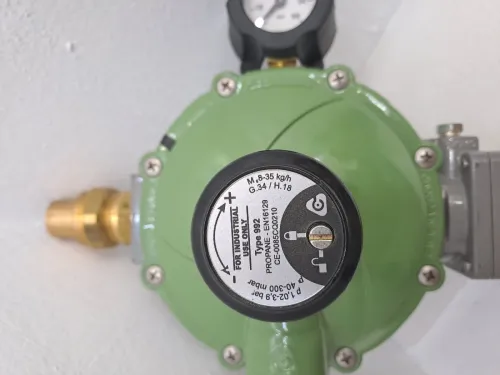 DÉTENDEUR PROPANE FAVEX Modèle réglable Débit 8 à 35 kg/h Filetage M 3/4"