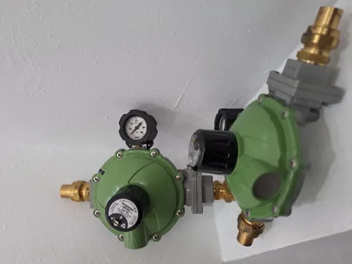 DÉTENDEUR PROPANE FAVEX Modèle réglable Débit 8 à 35 kg/h Filetage M 3/4"