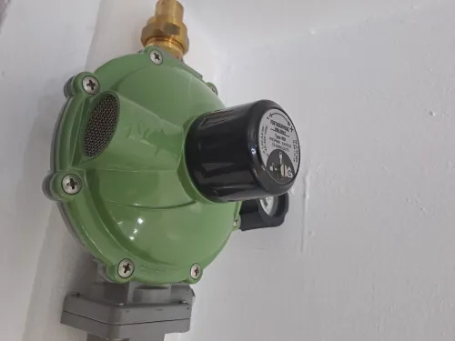 DÉTENDEUR PROPANE FAVEX Modèle réglable Débit 8 à 35 kg/h Filetage M 3/4"