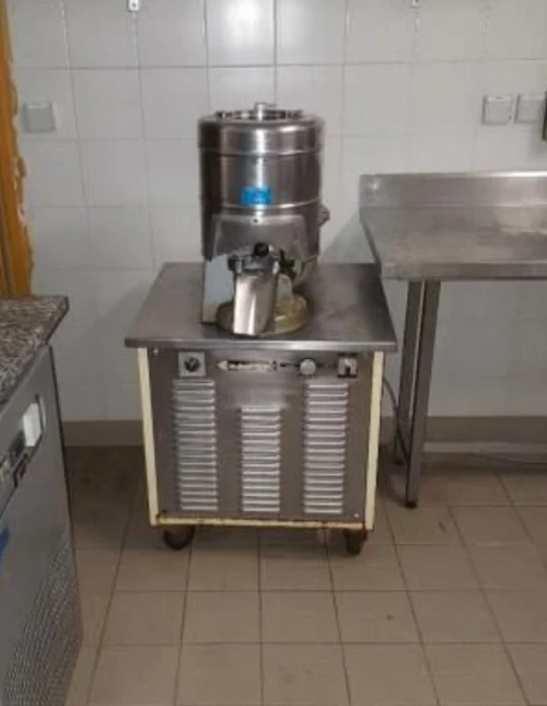 2Machine a crème glacée et 2 sorbetière 