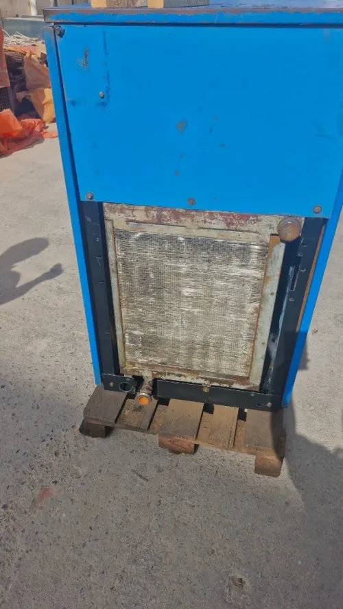 Vend lot compresseurs à vis et sécheur d'air d'occasion