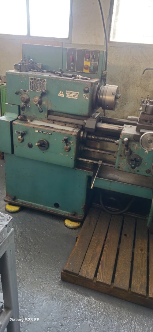 Vend tour parallèle et scie mécanique