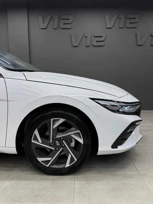 Hyundai ELANTRA 2025 