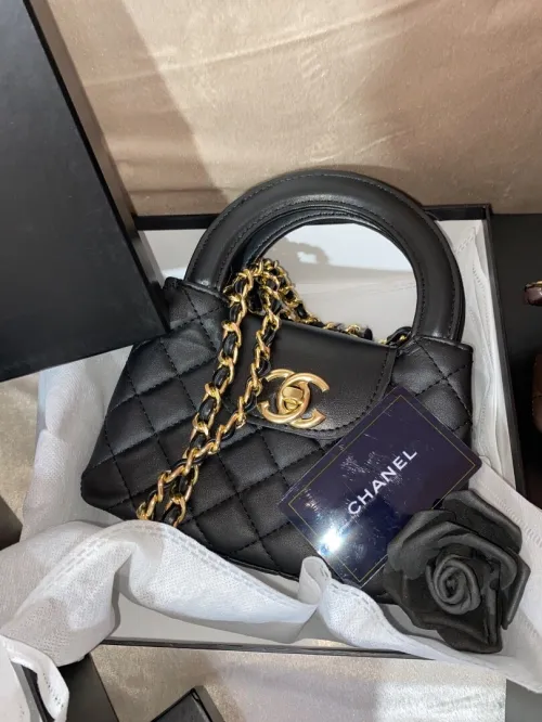 Sac Chanel avec la boîte lux