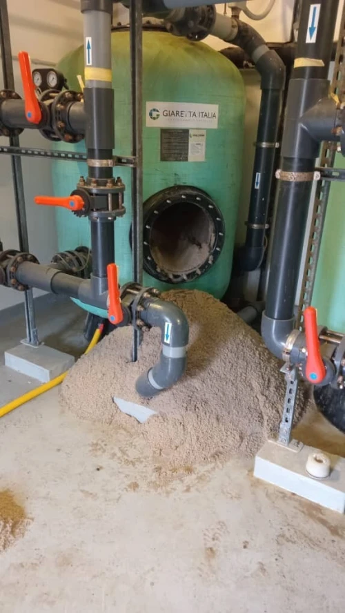 Solutions professionnelles de traitement des eaux  Sable Charbon actif Adoucisseur Microfiltration Osmose Inverse