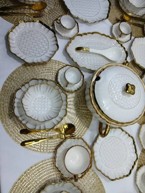 Services a table 47 Piece doré 