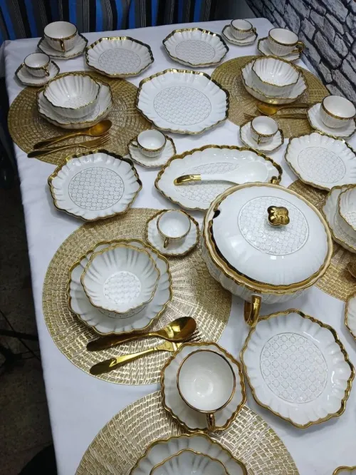 Services a table 47 Piece doré 