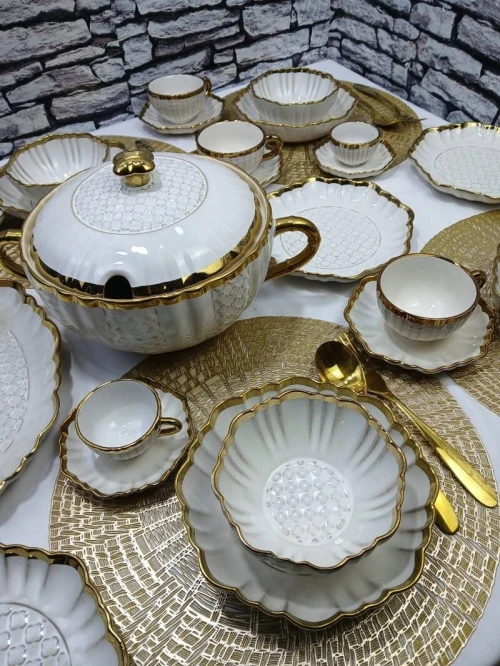 Services a table 47 Piece doré 
