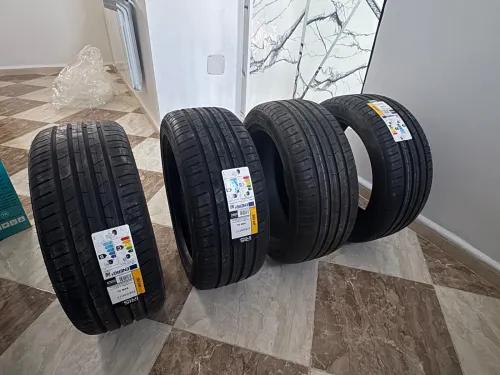 Série de pneus 225/45R17