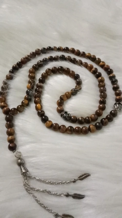 سبحة من الأحجار شبه كريمة