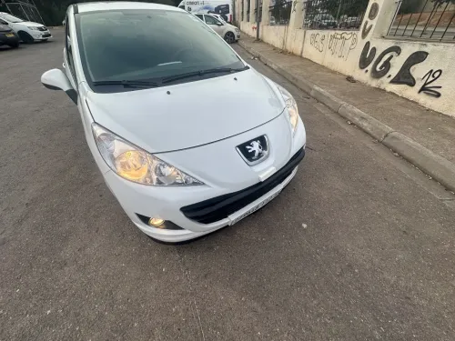 Peugeot 207 2012 Fennec