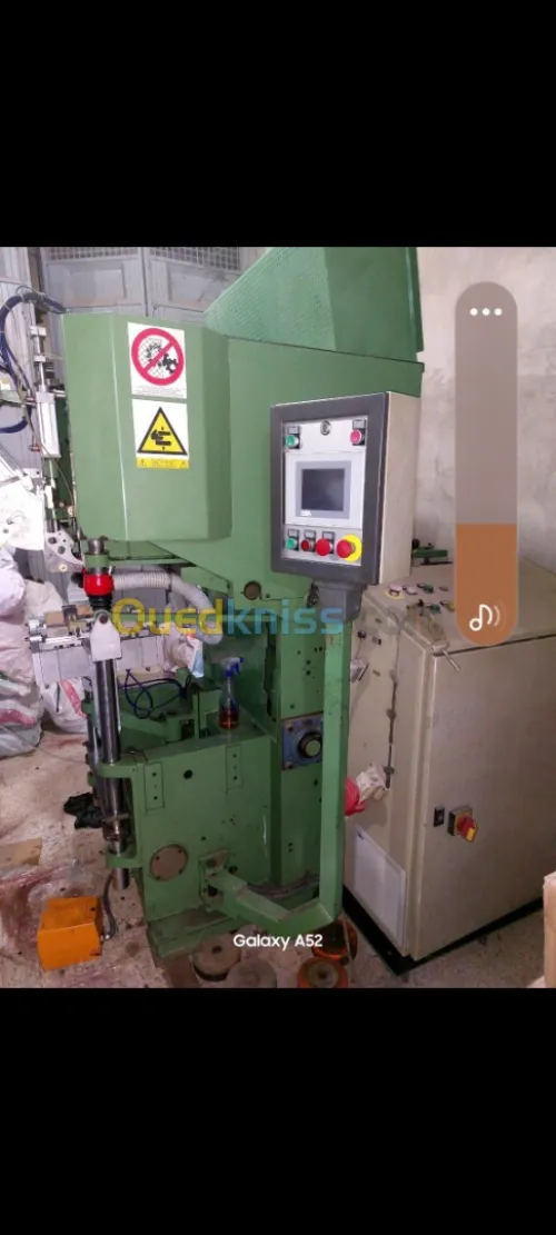 Machine fabrication de balais