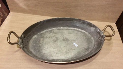 Plat à gratin ovale en cuivre martelé, étamé à la main, anses en bronze, Made in France, 30x20 cm