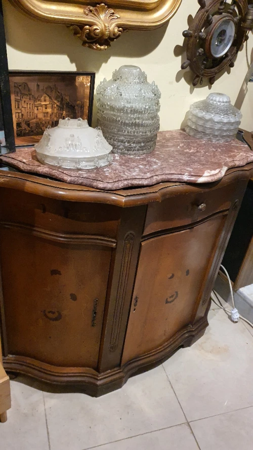 Meuble, commode d'enre-deux, petit bahut style Louis XV, marqueterie.