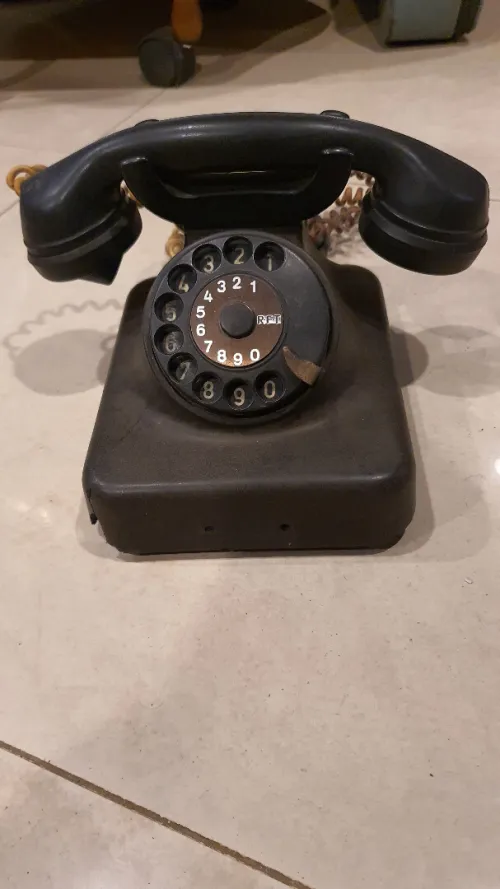Ancien téléphone à cadran rotatif RTF Allemagne en bakélite noire des années 50's