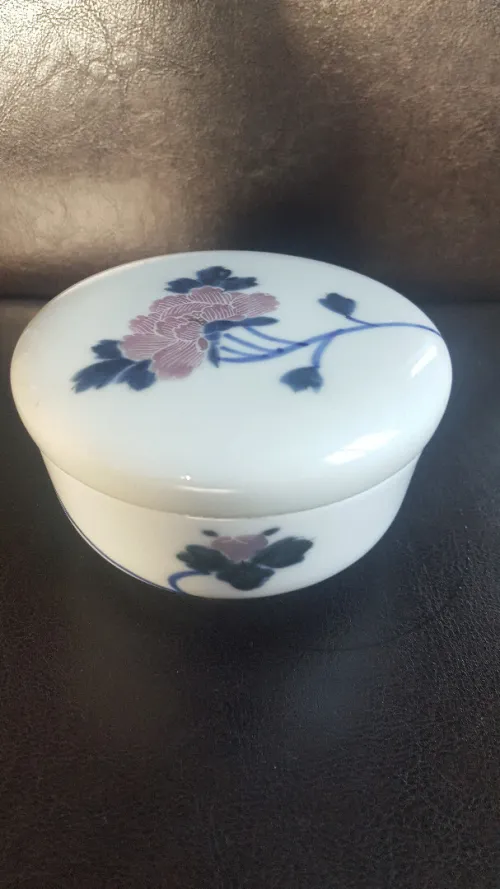 Ancienne Boîte à bijoux en porcelaine fabrication Asiatique peint à la main