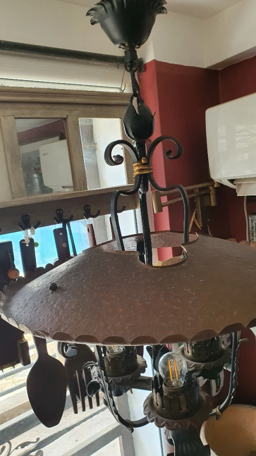Lustre rustique allemand en fer forgé et cuivre rouge 3 lumières