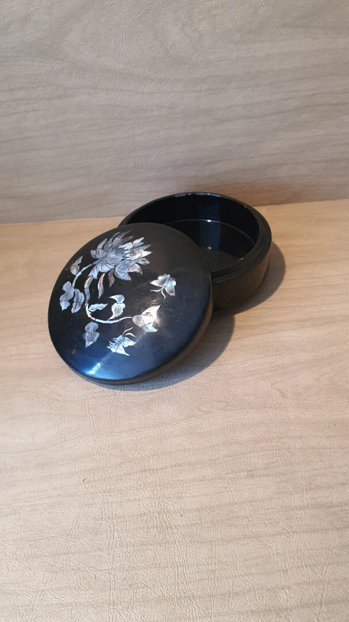 Boîte à bijoux vintage laqué noire et incrusté de nacre, Art Asiatique , Chine, Japon