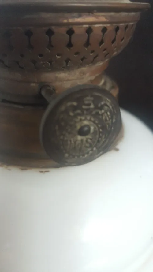 Lampe à pétrole Kinké en opaline 