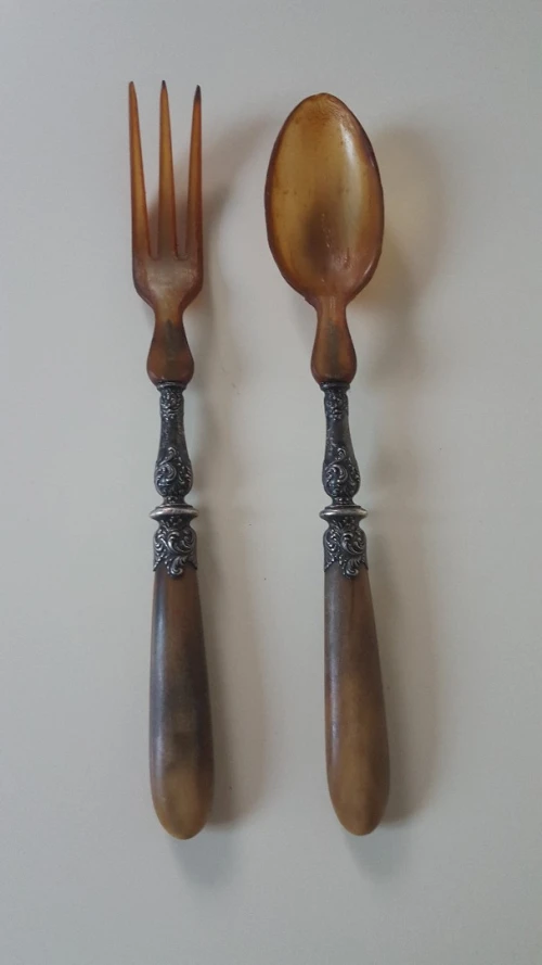 Couverts à salade anciens en corne et argent, Art de Table 