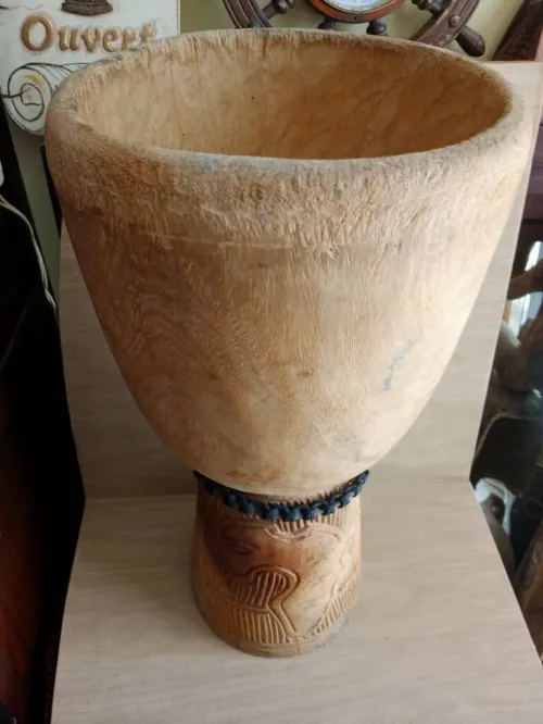 Vintage Fût de djembé, taillé et sculpté à la main , tambour, tamtam, percussion, art africain