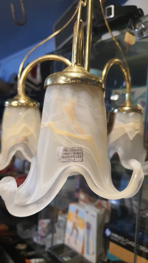 Élégant lustre suspension en laiton avec 3 tulipes en verre soufflé de Murano Italie LIQUIDATION