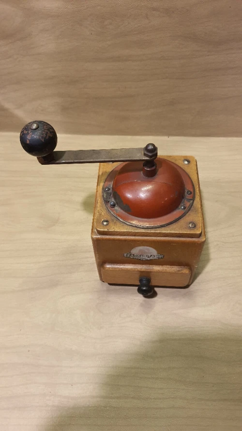 Moulin à café vintage allemand en bois de hêtre de la marque ZASSENHAUS 