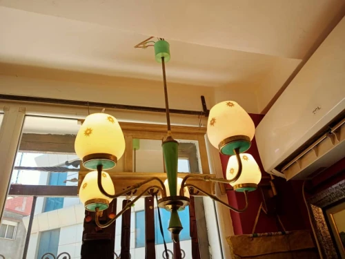 Lustre des années 1950 en laiton avec abat-jour en verre probable Stilnovo