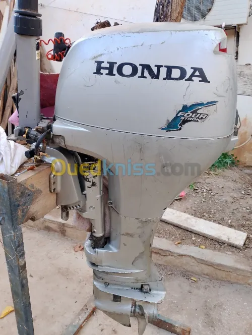 Moteur hors-bord 
