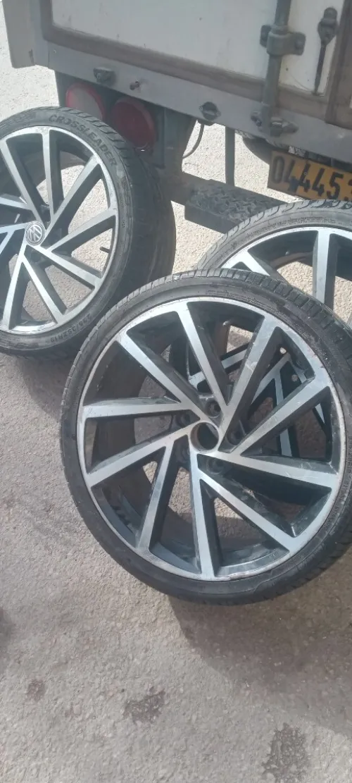 3 Pneu 235/35/19