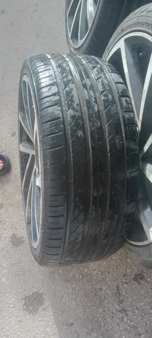 3 Pneu 235/35/19