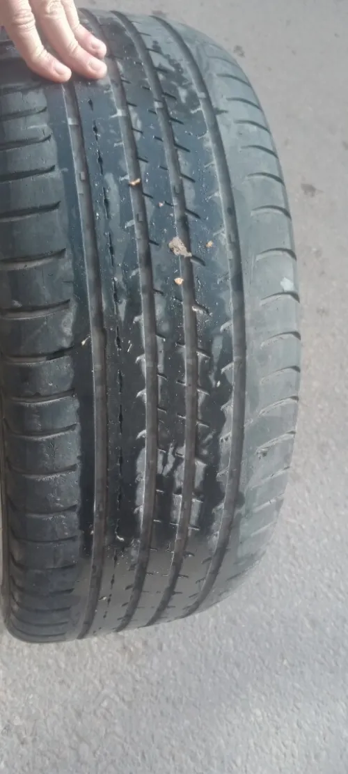 3 Pneu 235/35/19