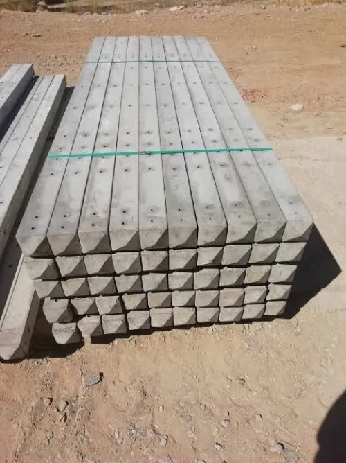 Poteau de clôture en béton pour grillage 