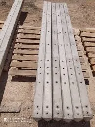Poteau de clôture en béton pour grillage 