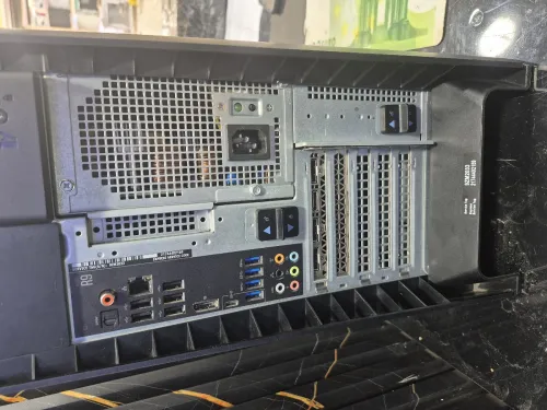 Alienware R9  i7 9eme 16gb ram rtx 2070s ssd256 2tb hdd  850w gold