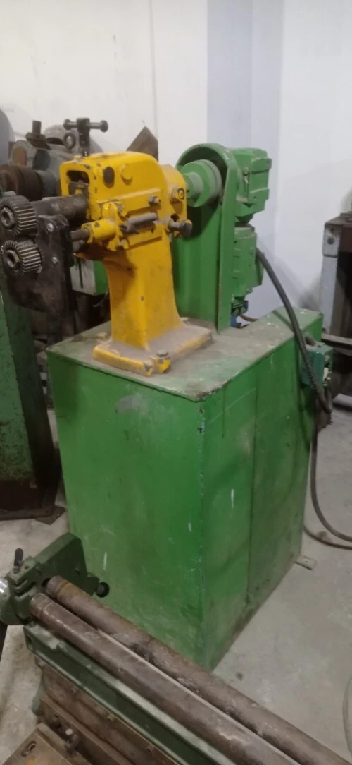 Plieuse rouleuse bordeuse de tole machine