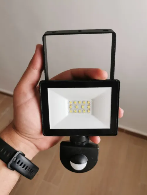 Projecteur avec détecteur de mouvement