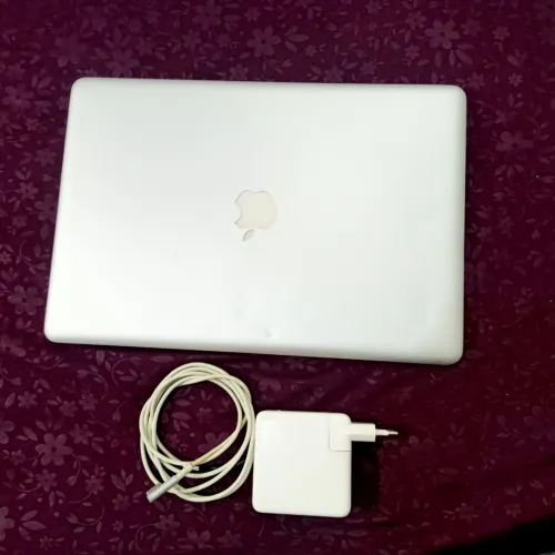 MacBook Pro mi-2009,  core 02 duo,  320 Go HDD,  04 Go de RAM,  