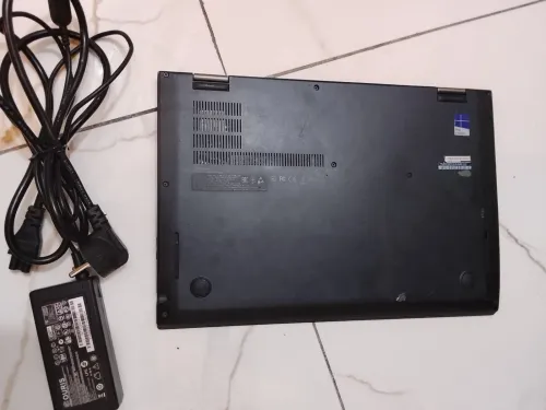Lenovo ThinkPad X1 Yoga, Écran tactile, Rotation à 360, Intel Core i7 6èm, SSD 256 Go, RAM 08 GO