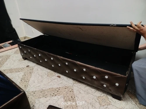 سرير تخزين مع وسائد وملاءات وطاولة lit coffre avec les oreillers et les draps et table  كنابي بوف
