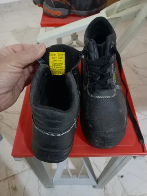 Combinaisons et chaussures de sécurité