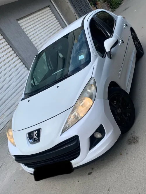 Peugeot 207 2013 207+