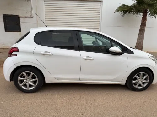 Peugeot 208 2016 Active Facelift