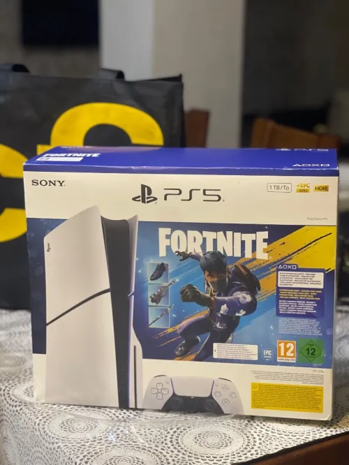 PS5 slim 1TB + Fortnite