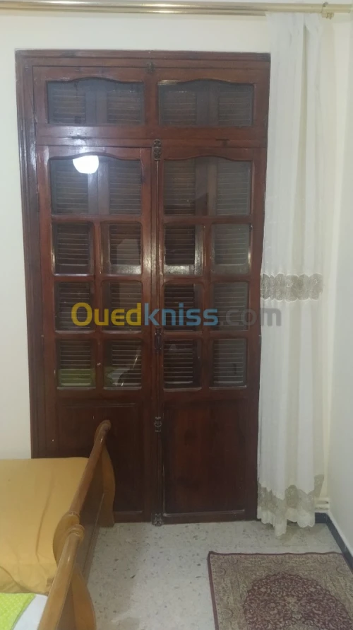 fenêtres en bois dur  نوافد من الخشب الصلب