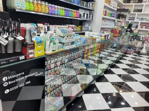 Comptoir et vitrine d'exposition en verre 