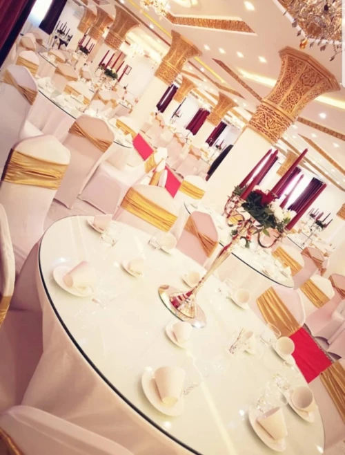 Salle des fêtes et de dîner