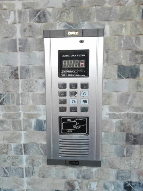 Installation de caméra de surveillance 